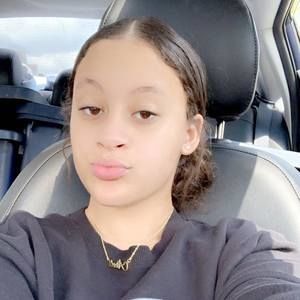 Meet your Posher, Laci